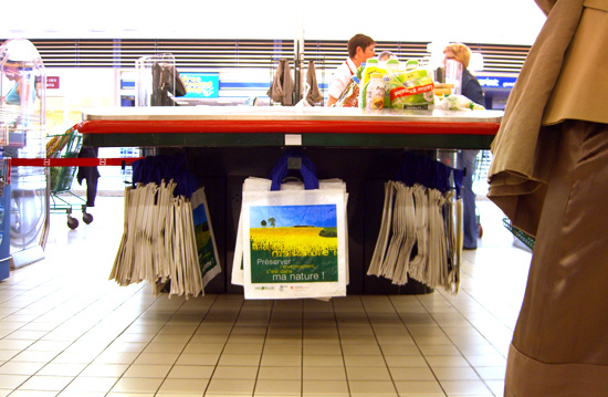 Valorlux' ecological shopping bag at the mall